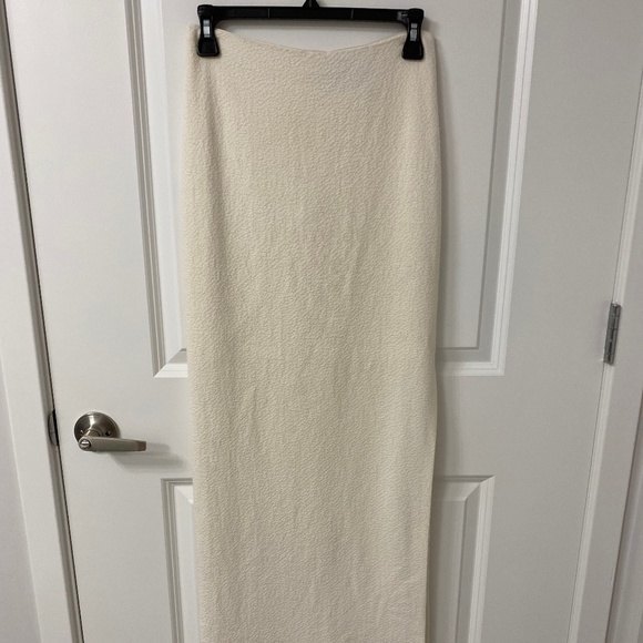 Alice + Olivia Dresses & Skirts - Alice + Olivia Skirt. White. Size 4